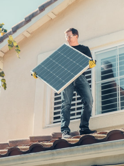 Duurzame zonwering met screens op zonne-energie